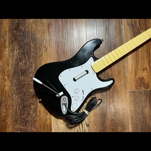 Xbox 360 Fender Stratocaster Wired Harmonix Guitar - 822152 - Picture 2 of 3